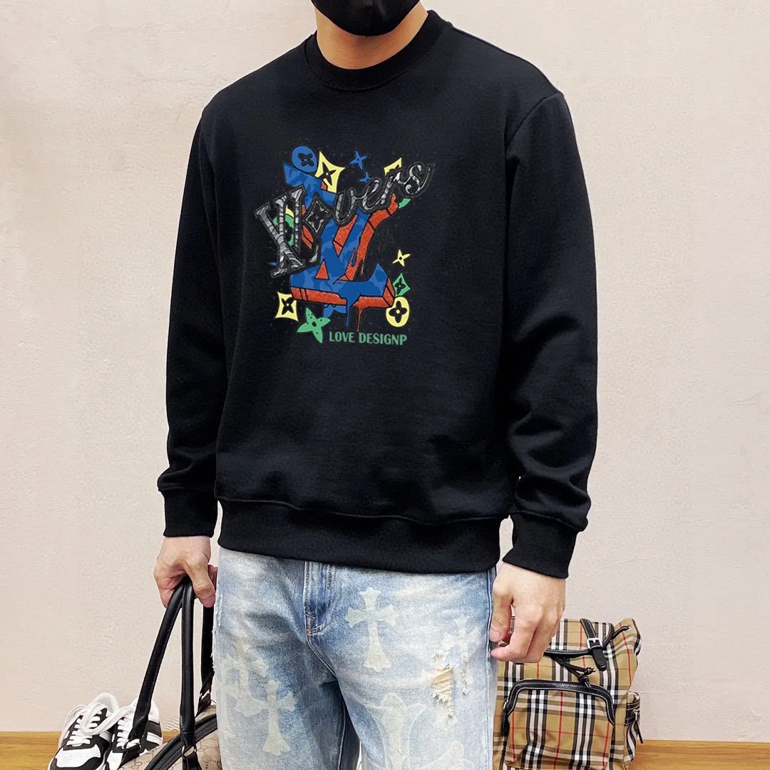 🅿️220 brand [LV Louis Vuitton] (good news for fat people) 2025ss autumn latest long-sleeved round-neck sweatshirt, on sale simultaneously on the official website. Refreshing and breathable. Made of top Tencel Roman. Comfortable and soft. 3D three-dimensional clarity. Super fashion sense. Great for gifting and keeping for yourself. Size: M-5XL (can wear up to 220 pounds)